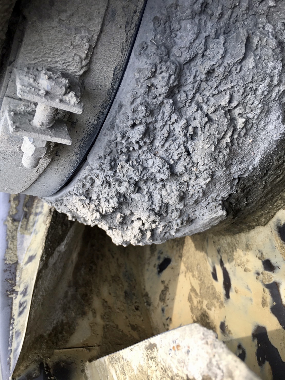 ミキサー車 ハツリ 生コン ハツリ